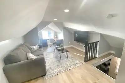 Image de The Olde Walkerville Loft  - 1bd/1ba Apartment