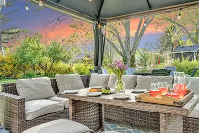 Image de Hot Tub, Sauna, King Bed, Outdoor Patio, Winery