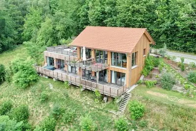Image de In an exclusive secluded location a dreamlike vacation home with a breathtaking view of the Danube