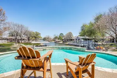 Image de Lakefront with Private Pool, Deck, And Hot Tub!