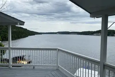 Image de Wow Views! Master on 1st floor. Private bedrooms w/ full baths & lake views