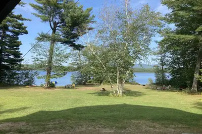 Image de 5 Bedrooms, Lake Living at its best!