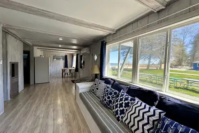 Image de Cottage Cove · Lake Huron Beach Cottage No. 7