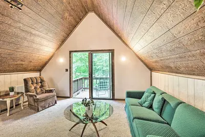 Image de Charming Roan Mtn Cabin Across from Creek!