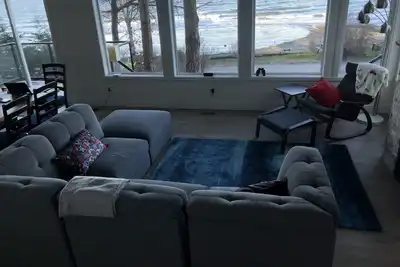 Image de Beautiful Brand New Oceanfront Home - Comox Valley