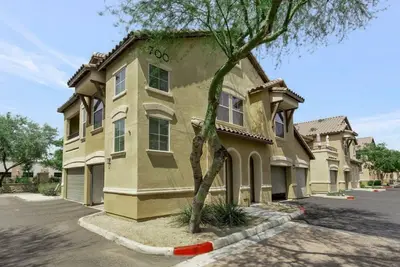 Image de Pristine 2 Bedroom\/2 Bath condo in Gated Community. Superb walkability!
