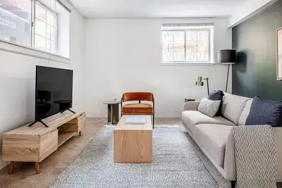 Image de Spacious 1br steps from Cooldige Corner in Brookline, by Blueground