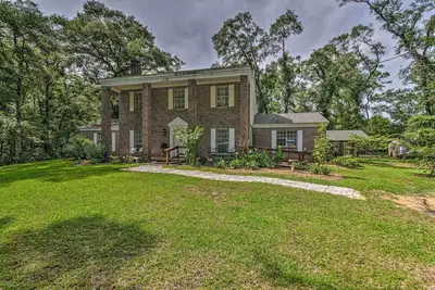 Image de Bonifay Estate with Spring-Fed Swimming Hole!