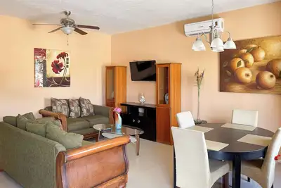 Image de Gated 2br Apartment near Sandy Beach 15b