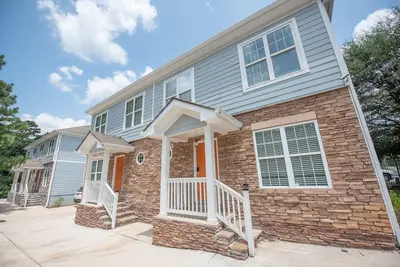 Image de Gated Modern Home 15min away Atlanta with 7 beds C