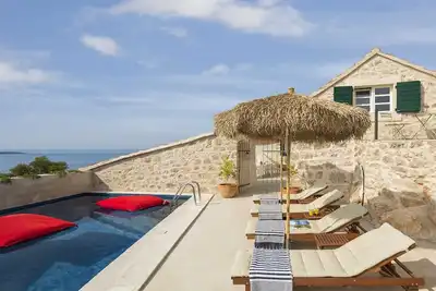 Image de Villa Lapis - Maison patrimoniale du 19ème siècle à Hvar avec vue exceptionnelle, piscine privée et jacuzzi
