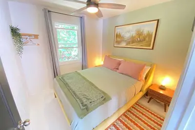 Image de Cozy/private cabin located in Lions head beside Bruce trail!