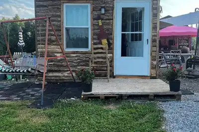 Image de Glamping in the Man cave