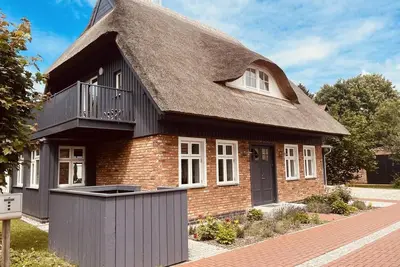 Image de Bonica - thatched roof house, fireplace, balcony, Wlan, close to the forest, Baltic Sea 6km away,