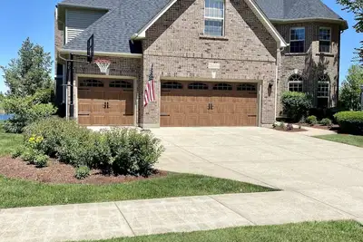 Image de Water Front Luxury Home Will Feel Like A Resort For 10