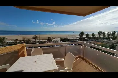 Image de Superbe Appartement première ligne  face à la mer avec grande terrasse
