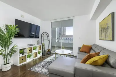 Brickell 2br Apt, Free Parking, Great Location