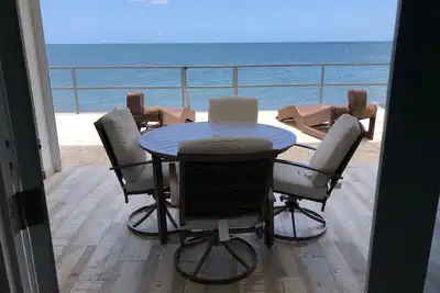 Image de Walk to the beach from your beachfront 2 bedroom villa, sleeps 5