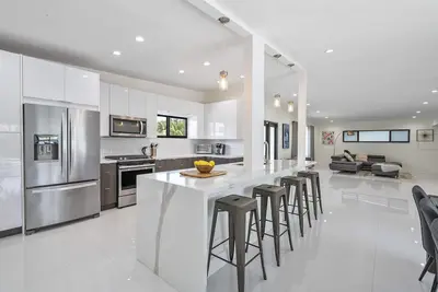 Ultra Luxurious Villa 4/3 Large Pool Pfct Getaway