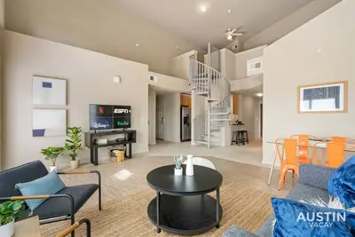 Image de Amazing Sunset Views from W Campus Loft Style Apt