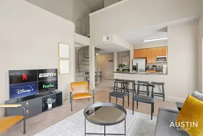 Image de Perfect Location Near Ut & Large Patio With A View