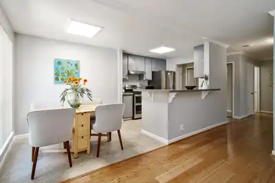 Image de $3, 100 / 2br - 983ft2 - Prime Westlake Location Spacious Corner-unit