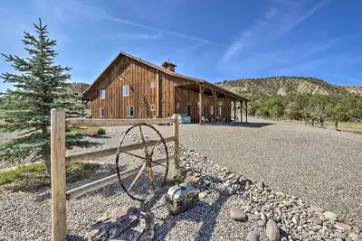 Image de Montrose Barndominium on 7 Acres with Views!