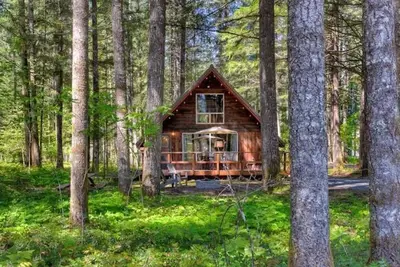 Image de Knotty Cedars Retreat - Wilderness Adventures Await!