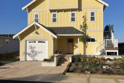 Image de Family Fun Near Ocean Shores—Hot Tub, Elevator & Easy Dune Walk to Beach