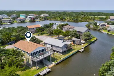 Image de Beautiful Home Steps From the Canal w/Screened-in Porch, Free WiFi, Ac, Deck, Wd