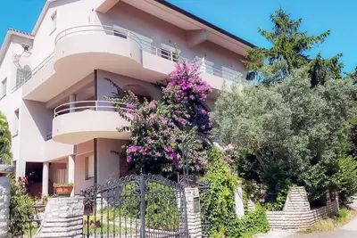 Image de Appartement de vacances avec barbecue et jardin à usage commun