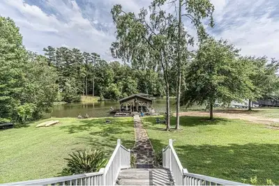 Image de The Place to Be: Lakefront, Hot Tub, Game Room