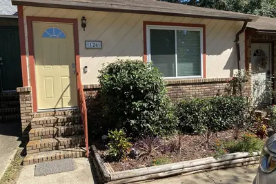 Image de Classic Townhome Eastside Inside Capital Circle. Walk to Tom Brown Park!