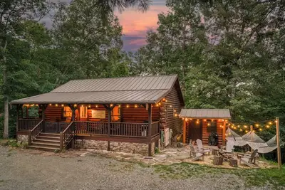 Image de 5 mins to Dwtn & Lake, Arcade, Foosball. Best Location in Blue Ridge