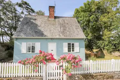 Image de Dinam Lodge, character holiday cottage, with open fire in Llangaffo