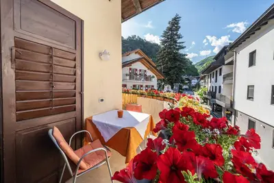 Image de Appartement \"1sz Graf Kreuzwegerhof Nals\" avec piscine, Wi-Fi, balcon et jardin
