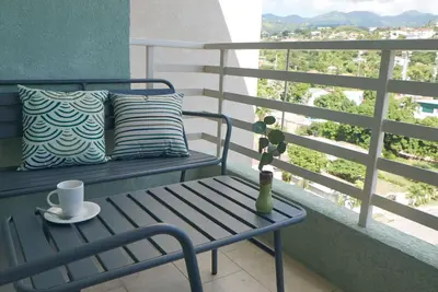2 bed 2 bath apartment at the centre of everywhere you want to be in Kingston