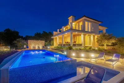 Image de Villa with pool, whirlpool, beach, quiet location - Traveler Reiseburo Krk - Id 2374
