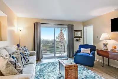 Image de Private balcony overlooking the beach!