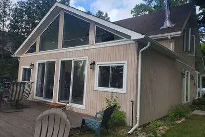 Image de Sturgeon Lake Waterfront Cottage in Beautiful Fenelon Falls! Near Golf Course! ! !