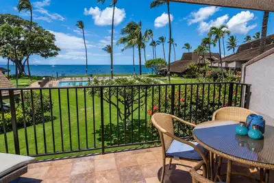 Image de Ma'alaea Surf, Unit F6 2 Br Beachfront Condo, Ac, Wi-Fi, Pool, Tv, Kitchen