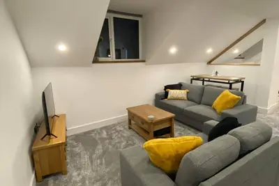 Image de Moderne-Appartement-Salle de bain privée séparée-Vue sur Rue