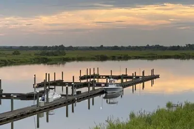 Image de The Waterfront Condo