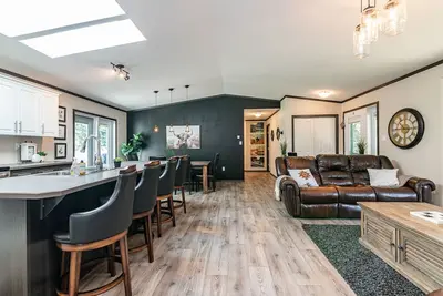 Image de Family friendly 4br home on 5 peaceful + private acres!