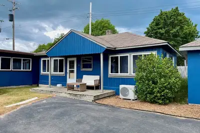 Image de Cottage Cove · Lake Huron Beach Cottage No. 9