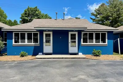 Image de Cottage Cove · Lake Huron Beach Cottage No. 8w