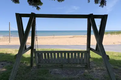 Image de Cottage Cove · Lake Huron Beach Cottage No. 4