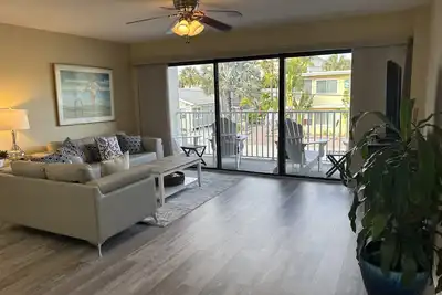 Image de Updated condo just steps to the white sand beaches of Clearwater Beach