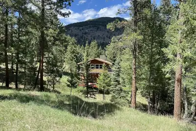 Image de Updated House with 💯% privacy, secluded 2acres & lots of outdoor  living areas.