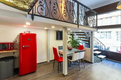 Image de Vintage Sofia Condo